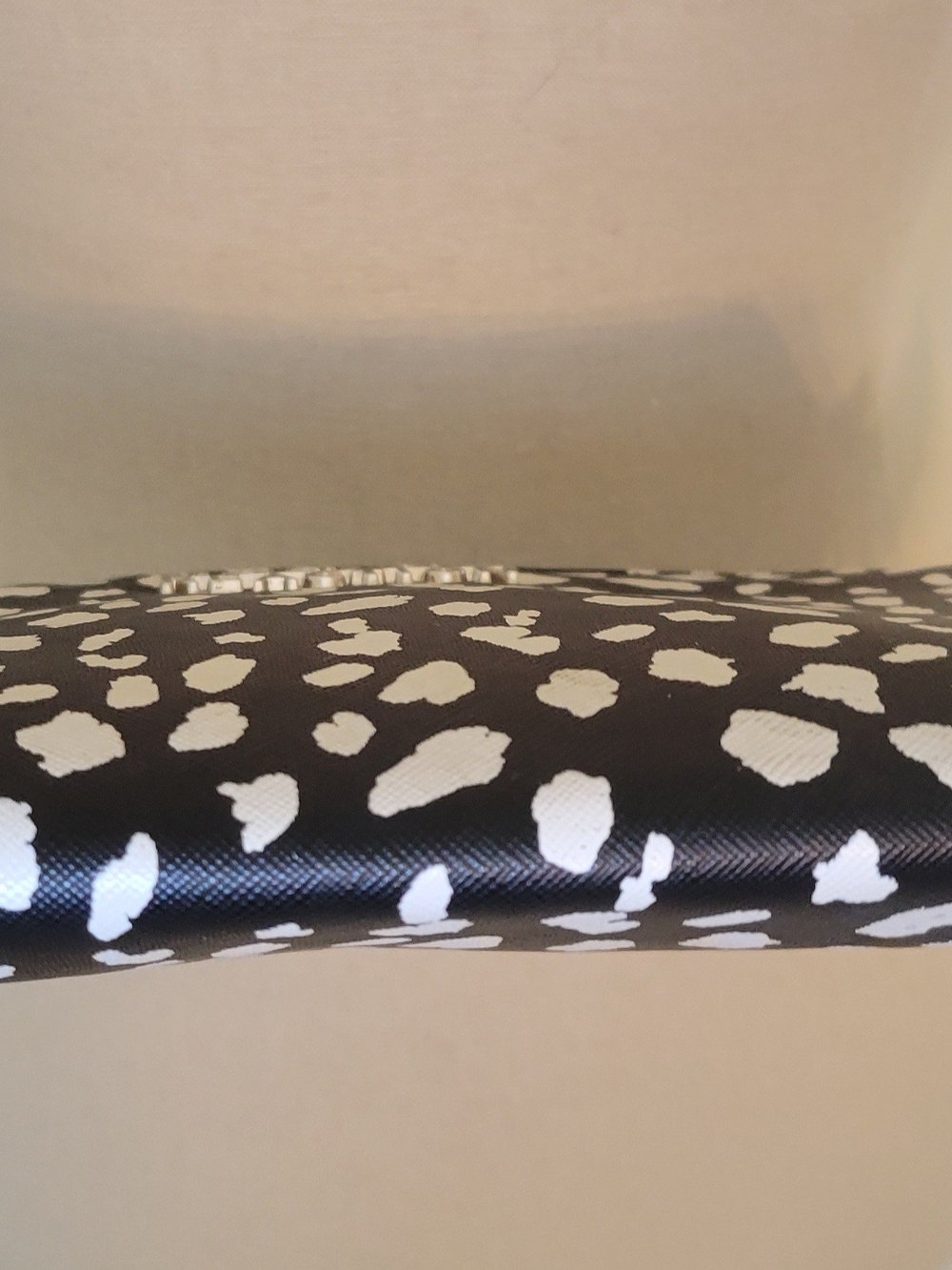 Kenneth Cole Reaction Black and White Dalmatian Print/ Polka Dot Crossbody - Picture 8 of 16